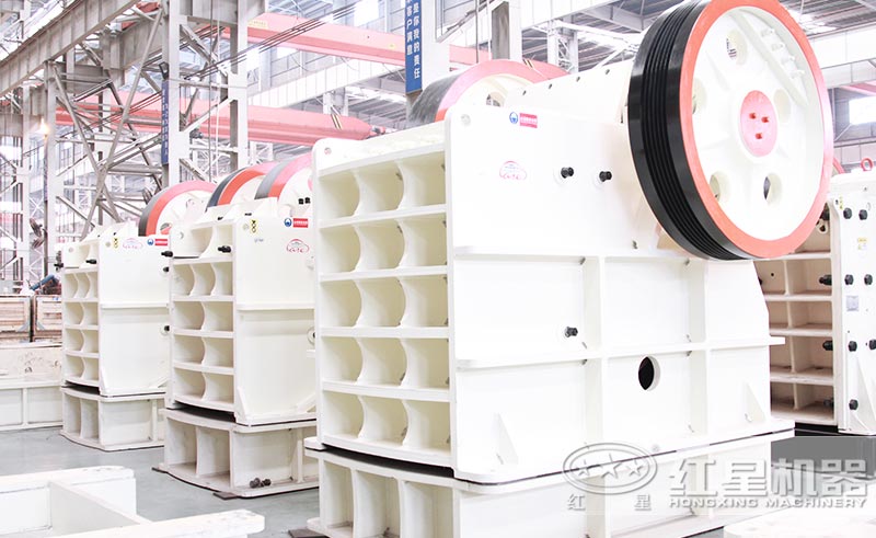 顎式破碎機(jī)外形簡(jiǎn)單，效果卻受到一致好評(píng)