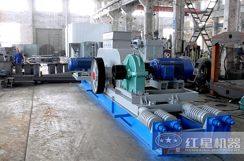 對(duì)輥破碎機(jī)廠家車間實(shí)拍