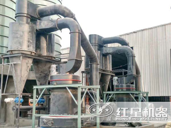 碳酸鈣雷蒙磨粉機現(xiàn)場圖