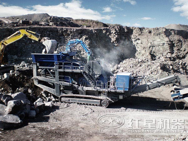HX車(chē)載流動(dòng)碎石機(jī)_嗑石機(jī)現(xiàn)場(chǎng)作業(yè)圖